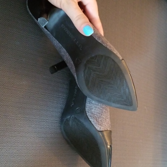 Heels - Picture 2 of 3